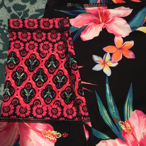 Old Navy Floral Petit Workout Leggings & Sportsbra - Picture 6 of 8